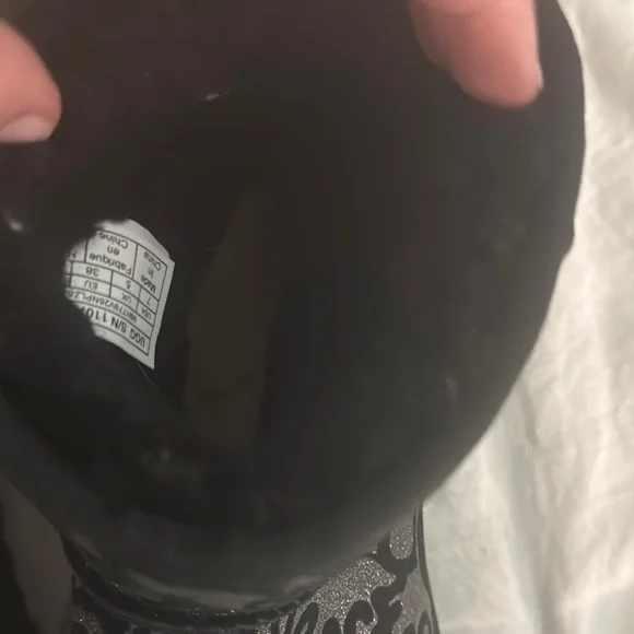 UGG Boots Black and Gray Patterned - Picture 9 of 10